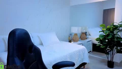 Snapshot of isa__cute chatting on November 2025 04:12:01 AM ISA online show from November 2025 04:12:01 AM