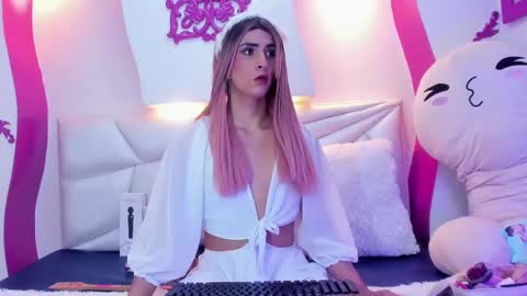 Snapshot of isa__fox chatting on November 2025 04:00:01 AM Isa online show from November 2025 04:00:01 AM