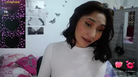 Snapshot of isa_bella___ chatting on February 2025 03:40:01 AM Isa online show from February 2025 03:40:01 AM