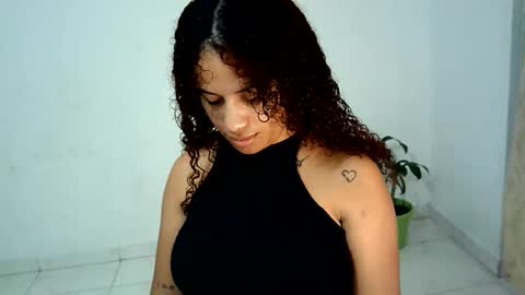 Snapshot of isa_bellaxx23 chatting on June 2026 11:27:02 PM isa_bellaxx23 online show from June 2026 11:27:02 PM