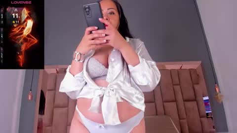 Snapshot of isa_dumont chatting on February 2026 03:59:01 AM ISA online show from February 2026 03:59:01 AM