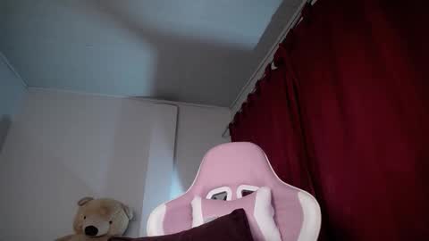 Isabella  online show from October 2025 09:40:02 AM