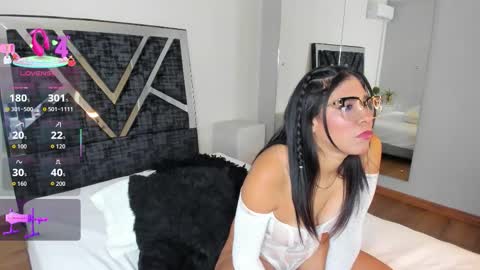 oIssaJonneso online show from September 2025 12:20:01 PM