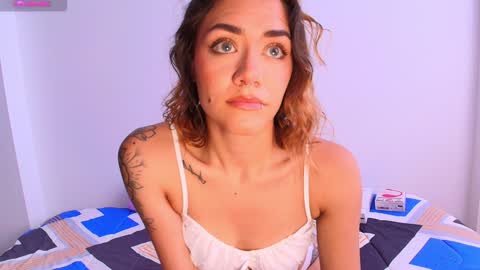 Isabella Laurentt  online show from January 2025 02:24:02 PM