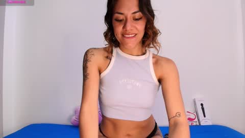 Isabella Laurentt  online show from January 2025 02:07:01 PM