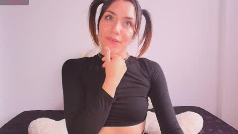 Isabella Laurentt  online show from February 2025 09:06:01 PM