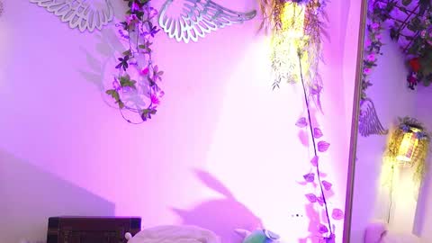 Isabella        online show from November 2025 06:12:01 PM