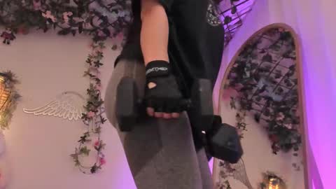 Isabella        online show from January 2026 10:41:02 PM