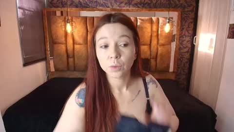 Snapshot of isa_thompson__ chatting on March 2026 12:13:01 PM I S A online show from March 2026 12:13:01 PM