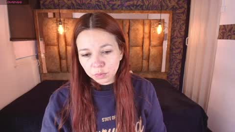 Snapshot of isa_thompson__ chatting on April 2026 11:44:01 AM I S A online show from April 2026 11:44:01 AM