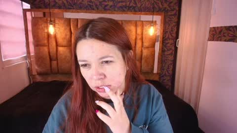 Snapshot of isa_thompson__ chatting on April 2026 12:31:01 PM I S A online show from April 2026 12:31:01 PM