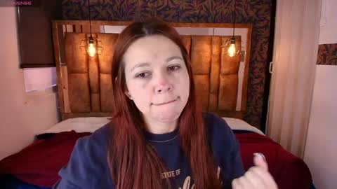 Snapshot of isa_thompson__ chatting on April 2026 11:25:02 AM I S A online show from April 2026 11:25:02 AM