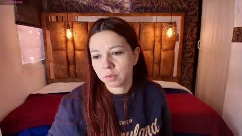 Snapshot of isa_thompson__ chatting on April 2026 11:52:02 AM I S A online show from April 2026 11:52:02 AM