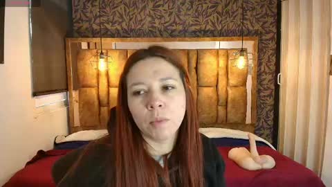 Snapshot of isa_thompson__ chatting on April 2026 12:09:02 PM I S A online show from April 2026 12:09:02 PM