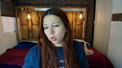Snapshot of isa_thompson__ chatting on May 2026 11:37:02 AM I S A online show from May 2026 11:37:02 AM