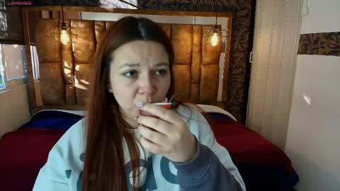 Snapshot of isa_thompson__ chatting on May 2026 11:59:02 AM I S A online show from May 2026 11:59:02 AM