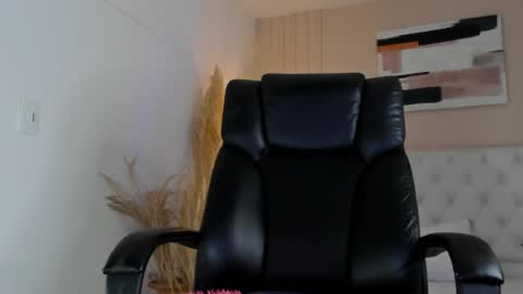 isaac_cryston online show from January 2026 08:01:01 PM