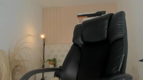 isaac_cryston online show from February 2026 10:22:01 PM