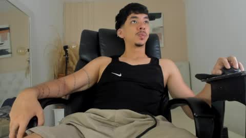 isaac_cryston online show from April 2026 09:27:01 PM