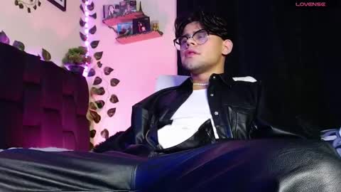 Isaac Saenz. online show from February 2025 11:52:01 PM