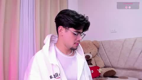 Isaac Saenz. online show from February 2026 08:49:01 PM