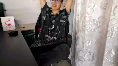 Snapshot of isaac_winter_ chatting on October 2025 03:31:02 AM Isaac online show from October 2025 03:31:02 AM