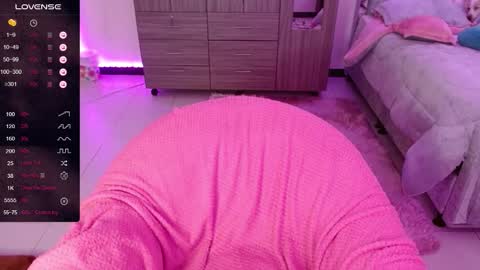 Isabella  online show from November 2025 08:19:01 PM