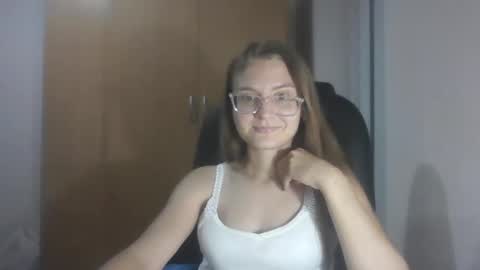 isabel_loveee online show from September 2025 06:52:01 PM