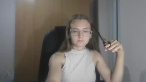 isabel_loveee online show from September 2025 08:10:01 PM