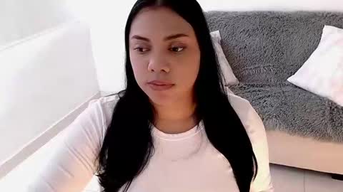 isabelateran online show from June 2026 07:01:01 PM