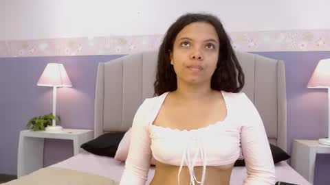 isabelgh_ online show from June 2026 07:24:02 PM