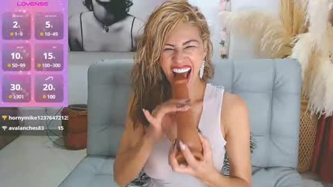 Isabel online show from February 2025 08:48:02 PM