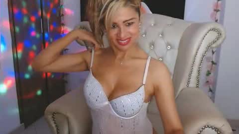 Isabel online show from March 2026 11:33:01 PM