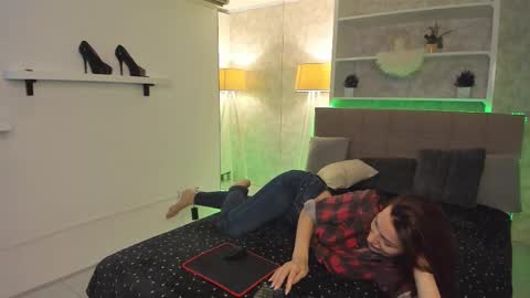 Snapshot of isabelkiss chatting on October 2025 06:24:02 AM IsabelKiss online show from October 2025 06:24:02 AM