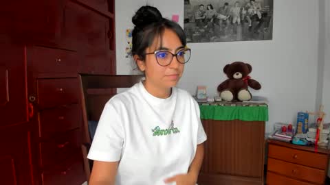 Isabella22 1 online show from December 2024 06:49:02 PM