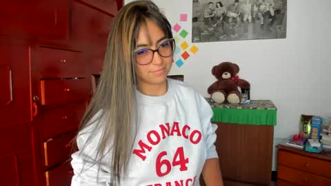 Isabella22 1 online show from January 2025 04:48:01 PM