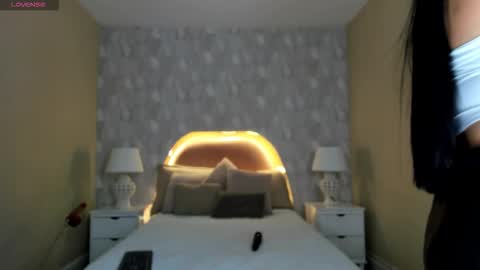 Snapshot of isabella__milf chatting on March 2026 12:18:01 PM isabella__milf online show from March 2026 12:18:01 PM