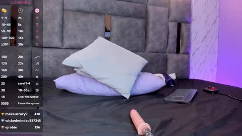 Snapshot of isabella_arias1 chatting on December 2024 08:00:01 AM Isabella Arias online show from December 2024 08:00:01 AM