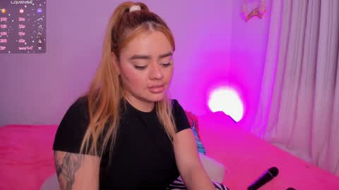 Snapshot of isabella_arias1 chatting on January 2025 08:57:02 AM Isabella Arias online show from January 2025 08:57:02 AM