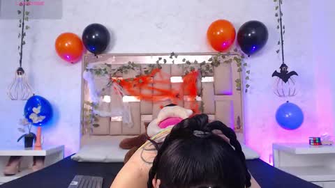 Snapshot of isabella_cherry_ chatting on October 2025 04:09:01 AM Isa Online 11pm to 5am Colombia time online show from October 2025 04:09:01 AM