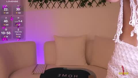 Snapshot of isabella_cox__ chatting on January 2025 11:17:01 PM Isabella online show from January 2025 11:17:01 PM