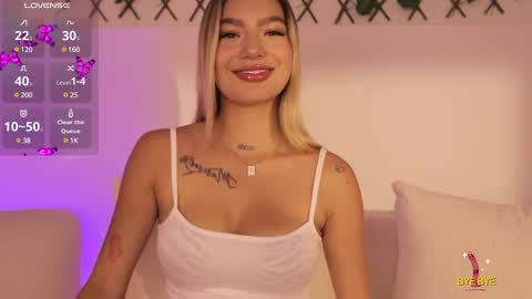 Snapshot of isabella_cox__ chatting on January 2025 11:45:02 AM Isabella online show from January 2025 11:45:02 AM