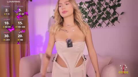 Snapshot of isabella_cox__ chatting on February 2025 12:49:01 AM Isabella online show from February 2025 12:49:01 AM