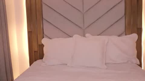 Snapshot of isabella_cox__ chatting on March 2026 06:52:02 AM Isabella online show from March 2026 06:52:02 AM