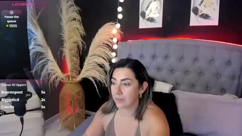 Snapshot of isabella_lt chatting on March 2025 08:32:01 PM online show from March 2025 08:32:01 PM