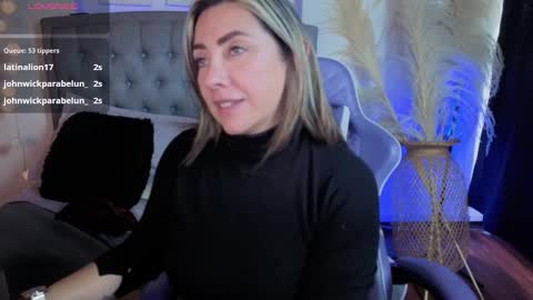 Snapshot of isabella_lt chatting on January 2026 05:27:02 PM online show from January 2026 05:27:02 PM