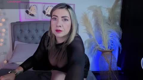 Snapshot of isabella_lt chatting on January 2026 10:08:02 AM online show from January 2026 10:08:02 AM