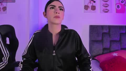 Isabella Moon9 online show from April 2026 12:00:01 PM