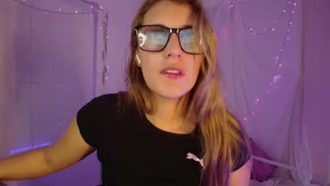 Snapshot of isabella_rross chatting on February 2026 02:35:01 PM Isabella Rros online show from February 2026 02:35:01 PM