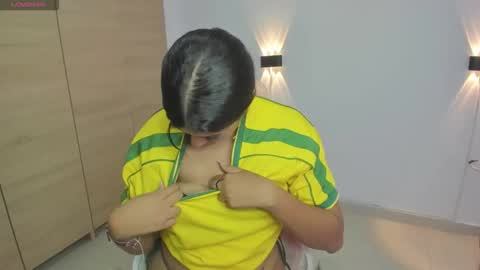 Isabella Thompson online show from September 2025 08:58:01 PM